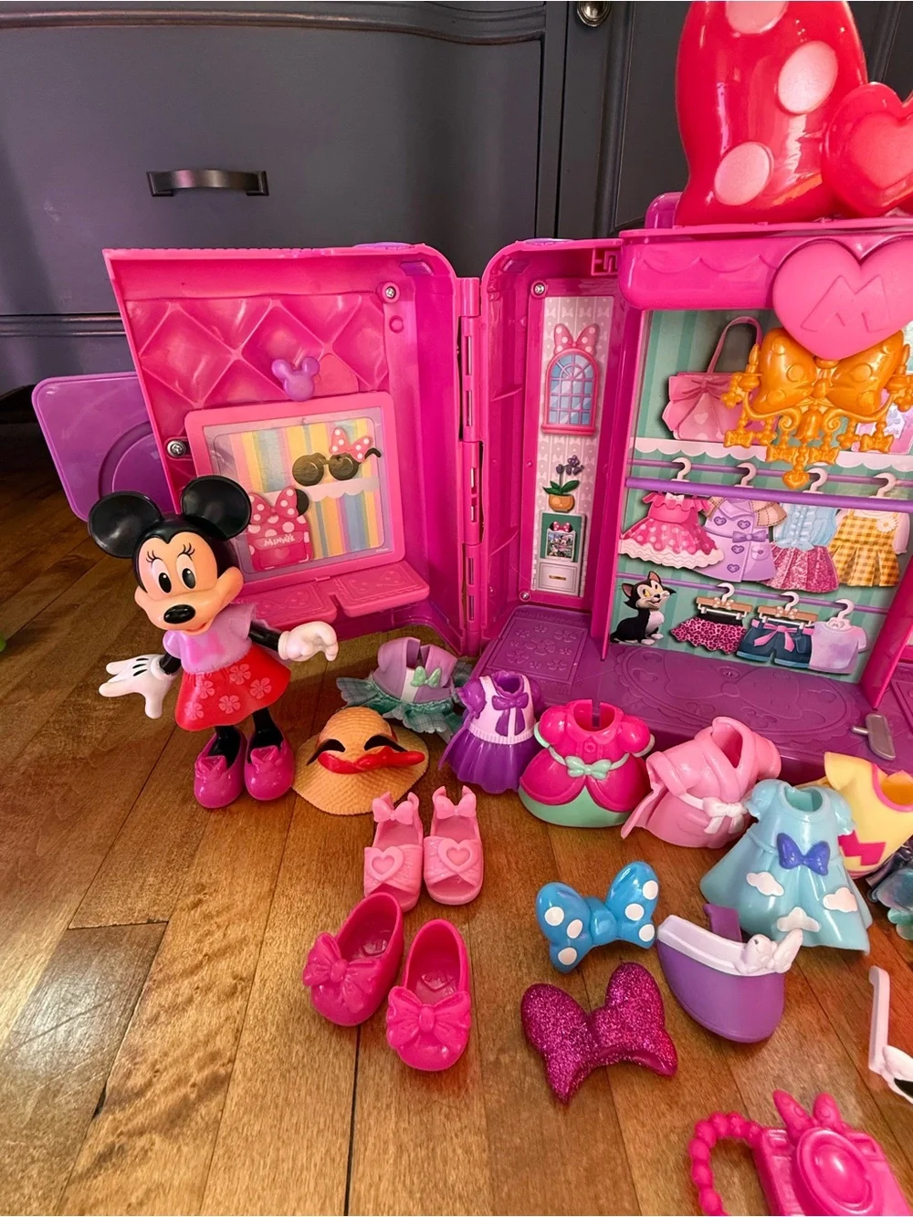 Disney Minnie Mouse Dress Up Pink Carry Case Playset with Bow and Figures